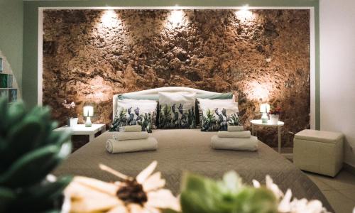 DANTE HOUSE - by holiday in the CT