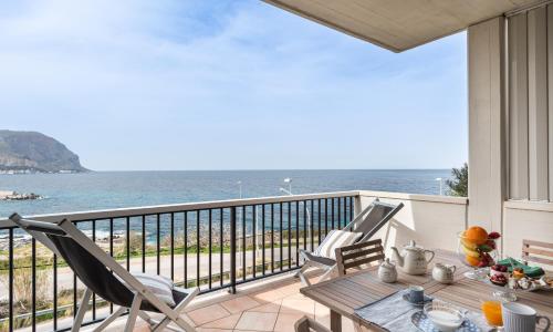 Mondello in Terrazza by DomuSicily