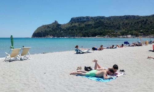 Camera in appartamento al piano terra