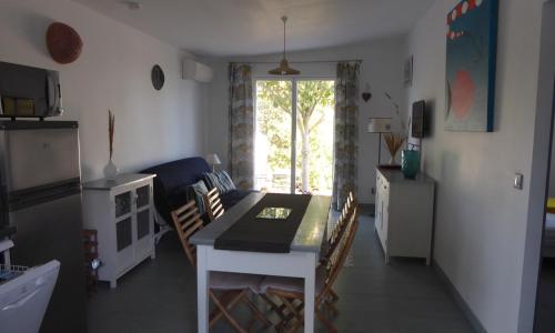 Location au calme vue sur le canal du midi et la mer