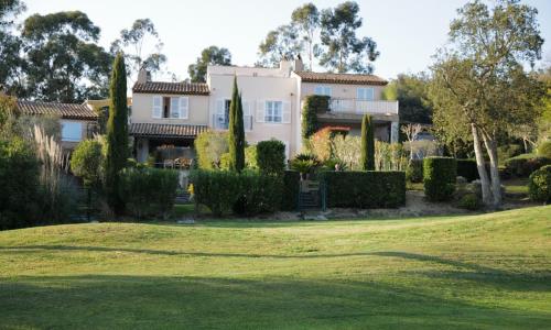 Charmantes Haus im Golf Club Saint Tropez