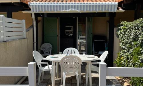 Pavillon idéal famille avec piscine 800m des plages 4LHA60