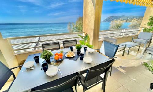 Magnificent 82m With Terrace And In Front Of Sea