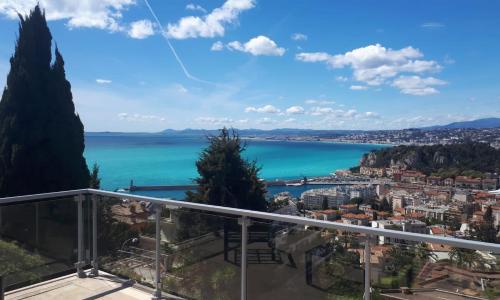 Le Mas rose by Booking Guys