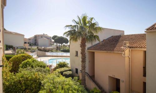 JOLI 25 m LUMINEUX avec BALCON et PISCINE