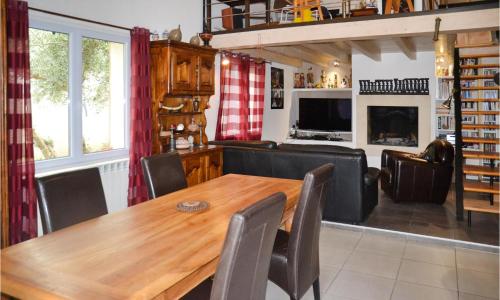 3 Bedroom Amazing Home In Villetelle