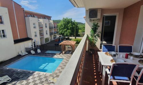 La piscine des Gorges - Climatisation Parking