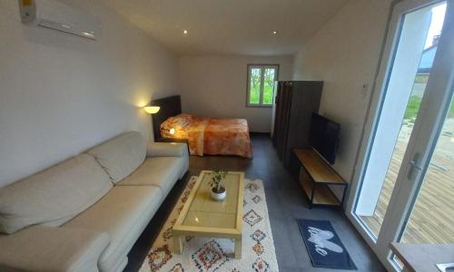 Une petite maison et sa prairie