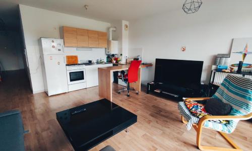 T2 Bis avec Terrasse vue Montagne proche mer, commerces et Biarritz