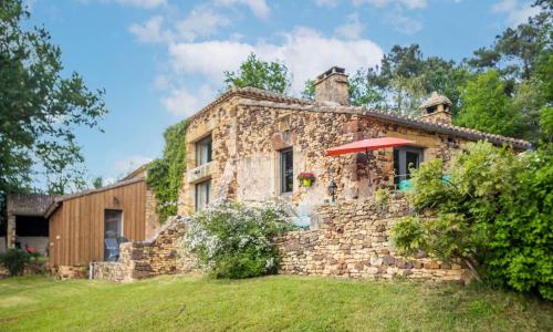 Tranquil Holiday Home in Mazeyrolles with Garden