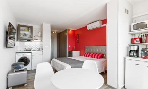 Studio Vue mer panoramique, piscine Port Vénus village naturiste