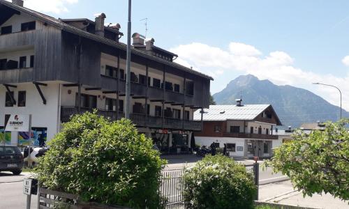 Breakfast around the mountains