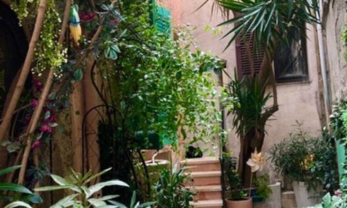 Petite maison mitoyenne au cœur de Saint tropez