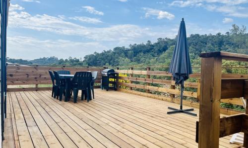 Joli Chalet avec grande terrasse et accès piscine