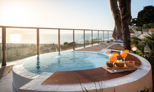 Villa vista mare con piscina riscaldata a Trappeto