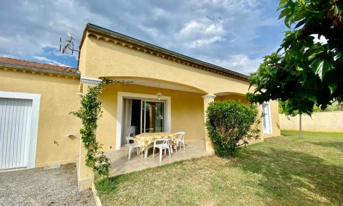 Villa 6p, 3ch avec grand jardin clos, clim, village classé de Vogue