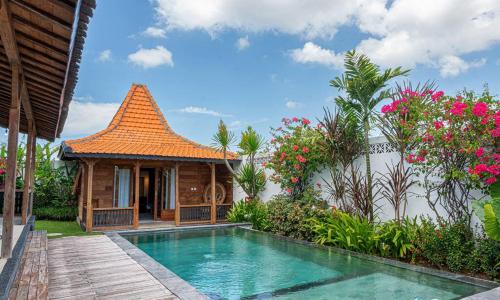Stylish 3 BEDROOMS PRIVATE VILLA with pool in Berawa Canggu