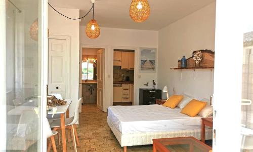 Studio 1 - LES SUITES DE ROBINSON - Résidence avec piscine en bord de Siagne, à Mandelieu-La-Napoule