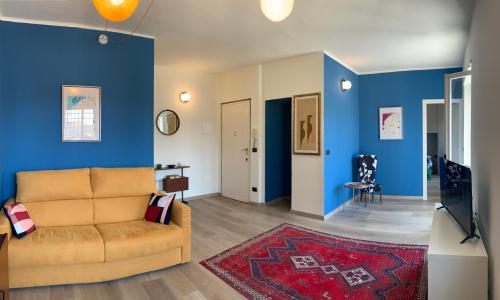 San Donato District Colourful Apartment