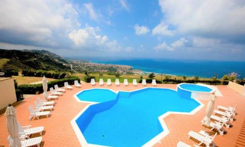 Casa Marzy- Charming Tropea Studio with Pool, Sea & Volcano Views