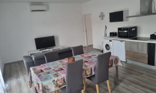 Appartement séjour , cure Cransac au 1er étage 2 nuits minimum