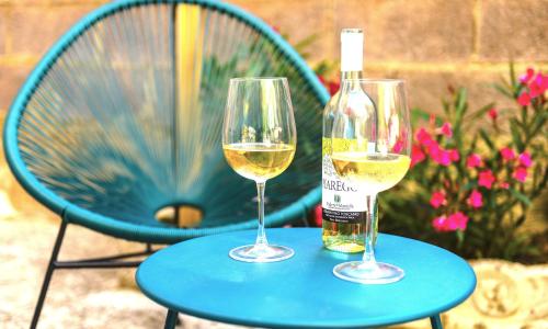 Hostly - The Urban Garden House - 3 Bedrooms, Garden, Great Location!