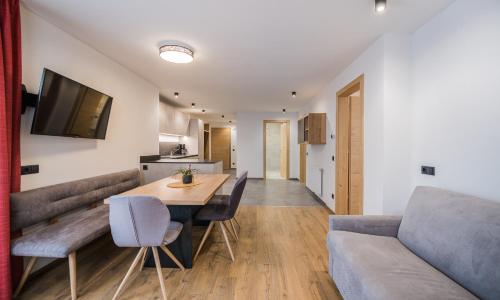 Kuenz Dolomites App 5