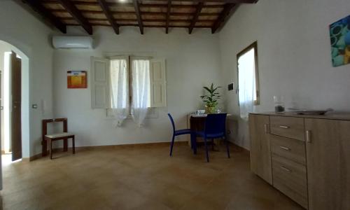 Oltre: Monolocale con terrazzo privato al piano