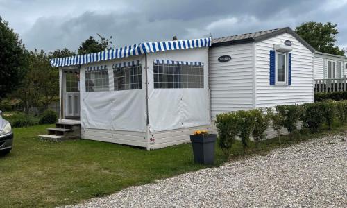 Mobil-home 4/6 Personnes , terrasse couverte ,piscine chauffée .