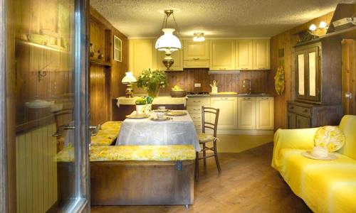 2 bedrooms chalet with sauna enclosed garden and wifi at Gratillon