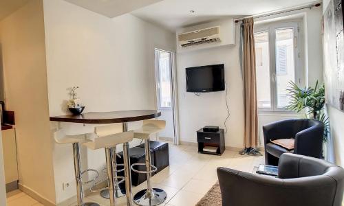 1 Bedroom Notre Dame 2 mins from the Croisette and the Palais 225