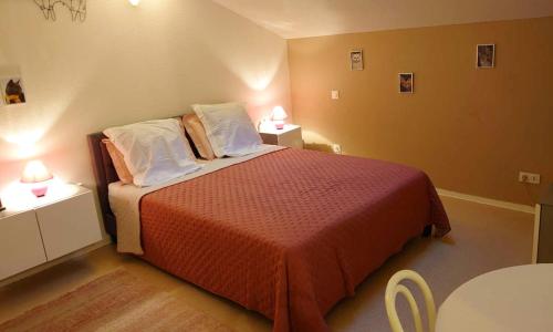 Studio avec piscine partagee jardin clos et wifi a Duravel