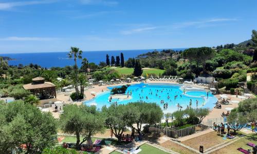 Huuummm c'est là ! Beau T2 Cap Estèrel Village avec Clim !