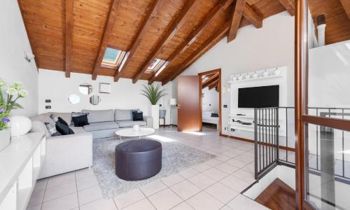 CasaCamelia 35, 3 BDRM with view Lake Como