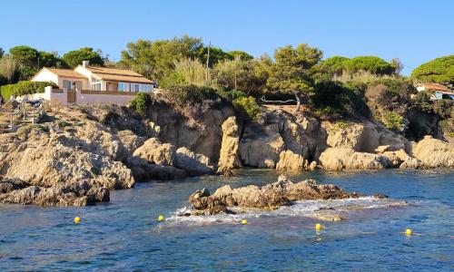 Villa en bord de mer face à l'Ile de Porquerolles