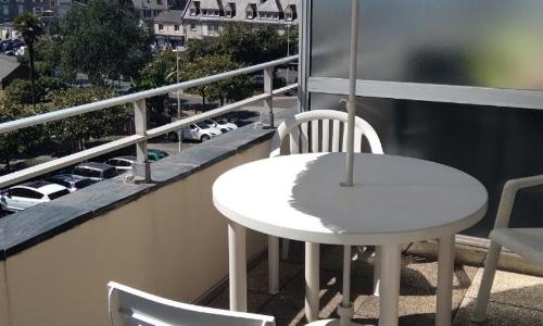 Studio calme avec terrasse vue mer