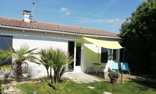 Maison de vacances face plan d'eau classée