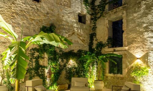 Isabella di Castiglia Apartments