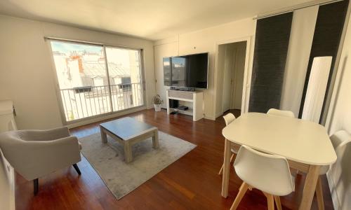 Champs Elysées et Parc Monceau : Charmant logement lumineux