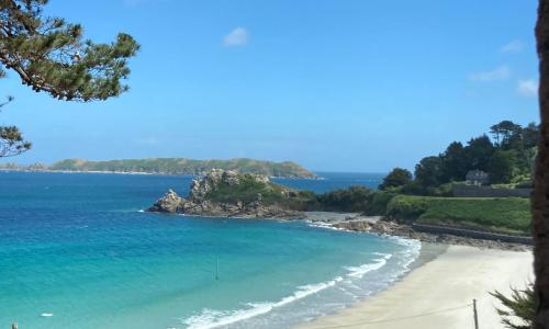 BEL APPARTEMENT duplex PORT DE PERROS GUIREC