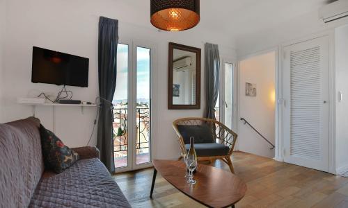 Old Antibes Apt 2 Terraces Sea and Mountain Views