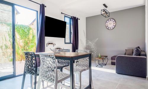 Fully renovated house only few minutes walk away from Ohama Beach