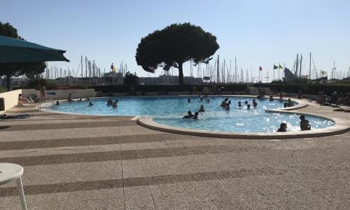 Sol-y-Days Escale Port, Agréable studio au RDC, résidence avec piscine entre la plage nord et Port Camargue