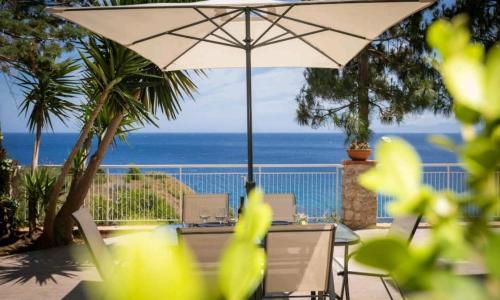 Villa's apartment on the beach, swimming pool A/C