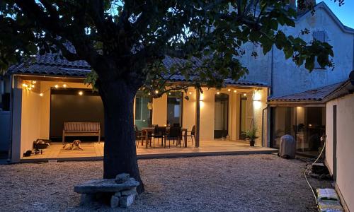 Villa Paulownia - à 1,2km des plages - tout confort au coeur du bourg