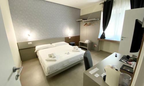 Levante apartment and room