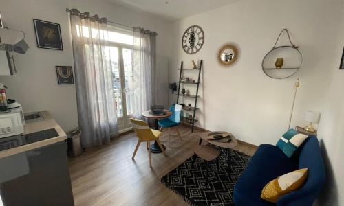 2- Quartier historique aux pieds des falaises