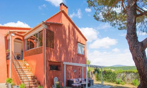 Comfortable farmhouse with private pool