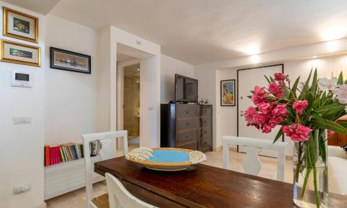 Charming Seafront Apartment with garden and patio