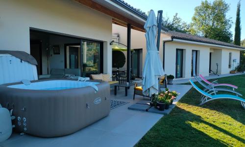 Villa contemporaine avec vue imprenable et Jacuzzi